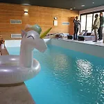 Familial Acces Piscine Interieure Chauffee *
